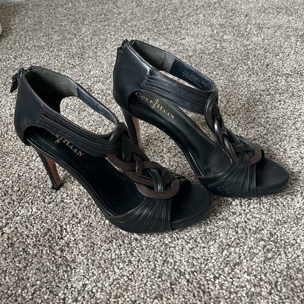 Cole Haan Black/Brown Leather Sandal. Size 6.5